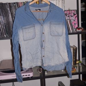 Size L BDG denim/chambray ombré shirt! 💕